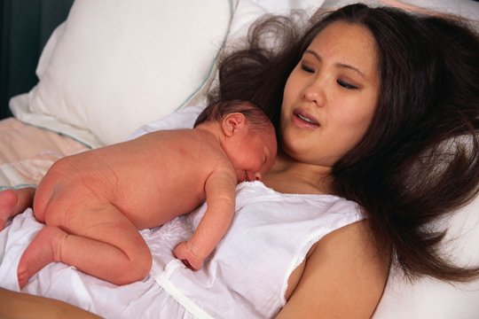 Breast-feeding Might Reduce Mom's Odds of Rheumatoid Arthritis